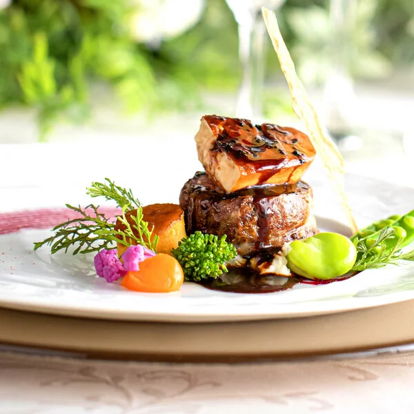 レストランMITTENの4月フェア